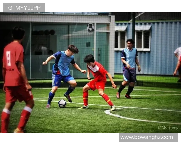 十岁少年足球天才崭露头角 踢出未来足坛新希望